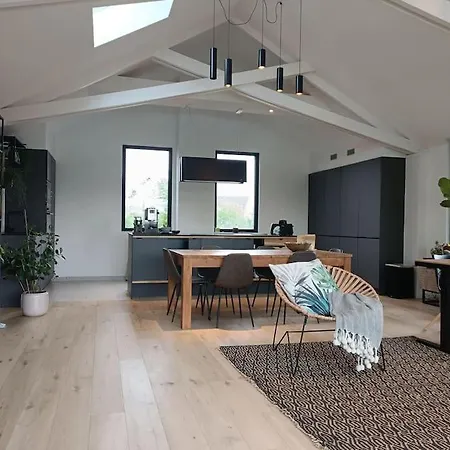 100% Vacation Feeling By The Waterside: Pian'eau